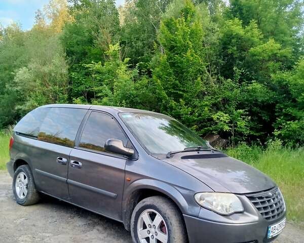 Серый Крайслер Вояджер, объемом двигателя 2.78 л и пробегом 320 тыс. км за 6000 $, фото 1 на Automoto.ua
