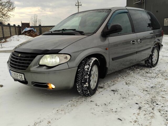 Серый Крайслер Вояджер, объемом двигателя 2.8 л и пробегом 407 тыс. км за 5000 $, фото 1 на Automoto.ua