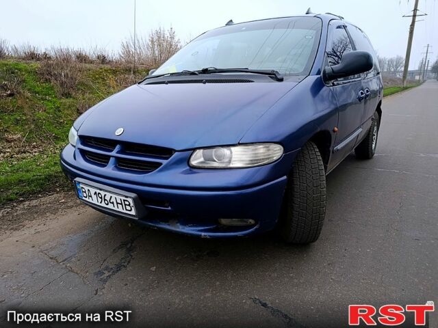 Синий Крайслер Вояджер, объемом двигателя 2.5 л и пробегом 0 тыс. км за 3900 $, фото 1 на Automoto.ua