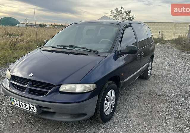 Крайслер Вояджер 2000 в Киеве на Automoto.ua Синий Крайслер Вояджер, объемом двигателя 2.5 л и пробегом 300 тыс. км за 2500 $, фото 1 на Automoto.ua