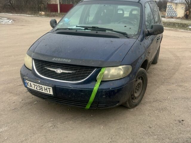 Синій Крайслер Voyager, об'ємом двигуна 2.4 л та пробігом 400 тис. км за 2200 $, фото 1 на Automoto.ua