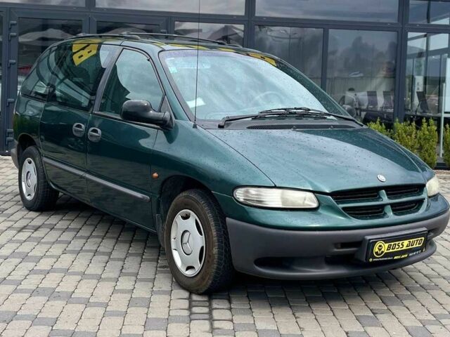 Зеленый Крайслер Вояджер, объемом двигателя 2.5 л и пробегом 158 тыс. км за 5300 $, фото 1 на Automoto.ua