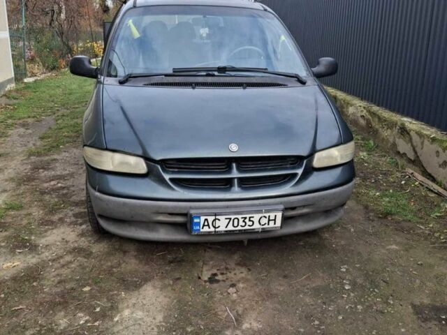 Зеленый Крайслер Вояджер, объемом двигателя 2.5 л и пробегом 432 тыс. км за 3500 $, фото 1 на Automoto.ua