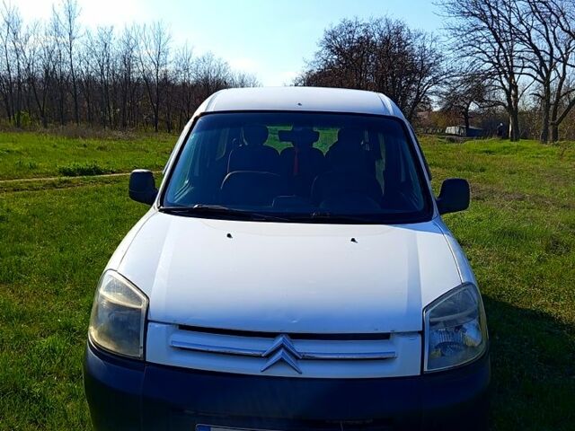 Белый Ситроен Берлинго, объемом двигателя 1.4 л и пробегом 185 тыс. км за 2700 $, фото 1 на Automoto.ua