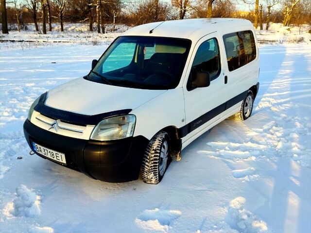Білий Сітроен Берлінго, об'ємом двигуна 2 л та пробігом 146 тис. км за 4000 $, фото 1 на Automoto.ua