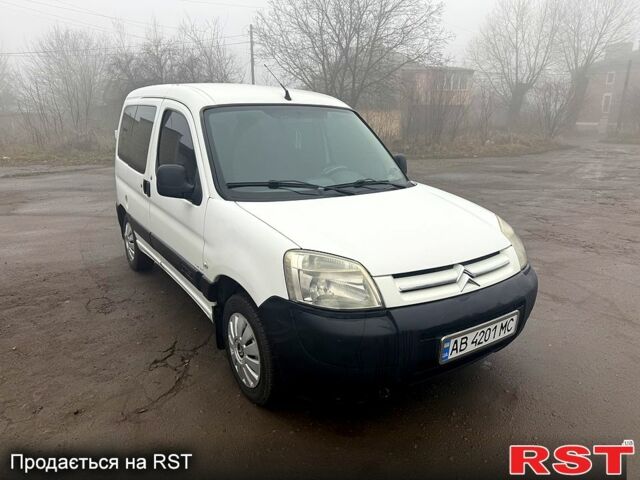 Белый Ситроен Берлинго, объемом двигателя 1.6 л и пробегом 220 тыс. км за 3800 $, фото 1 на Automoto.ua