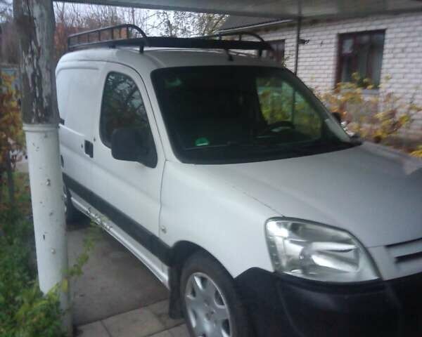 Білий Сітроен Берлінго, об'ємом двигуна 1.36 л та пробігом 240 тис. км за 3500 $, фото 1 на Automoto.ua