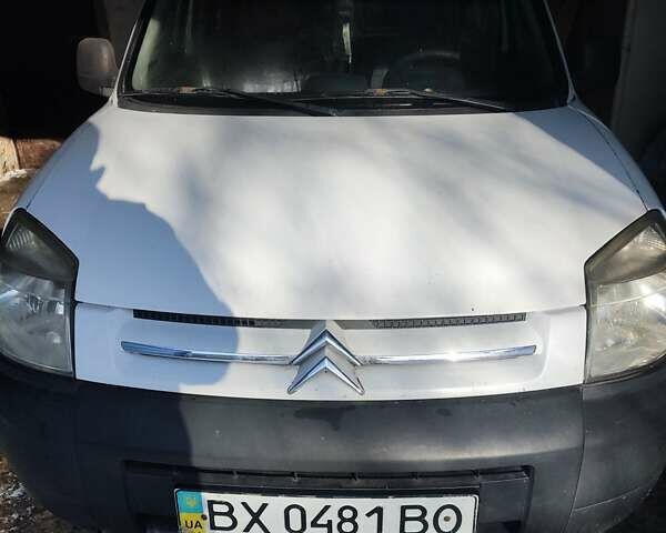 Белый Ситроен Берлинго, объемом двигателя 1.6 л и пробегом 300 тыс. км за 1600 $, фото 1 на Automoto.ua