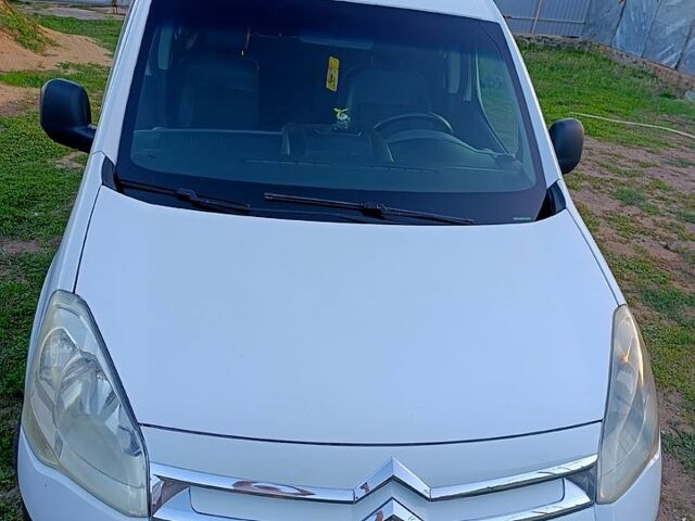 Белый Ситроен Берлинго, объемом двигателя 1.6 л и пробегом 394 тыс. км за 5300 $, фото 1 на Automoto.ua