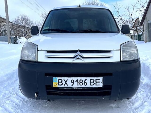 Белый Ситроен Берлинго, объемом двигателя 1.6 л и пробегом 300 тыс. км за 3100 $, фото 1 на Automoto.ua