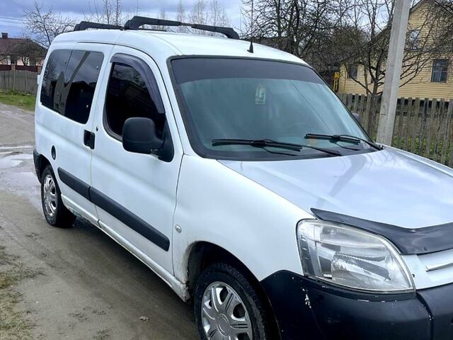 Белый Ситроен Берлинго, объемом двигателя 1.9 л и пробегом 380 тыс. км за 2900 $, фото 1 на Automoto.ua