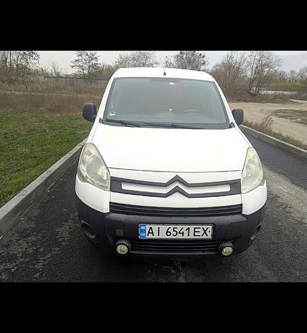 Белый Ситроен Берлинго, объемом двигателя 1.6 л и пробегом 405 тыс. км за 4300 $, фото 1 на Automoto.ua