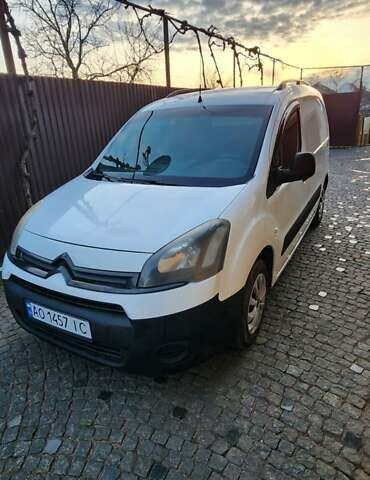 Белый Ситроен Берлинго, объемом двигателя 1.56 л и пробегом 267 тыс. км за 5750 $, фото 1 на Automoto.ua