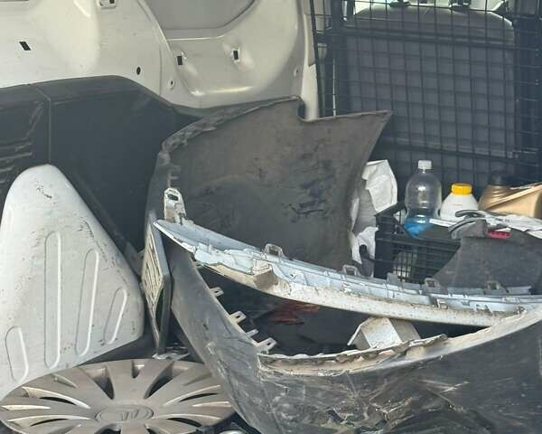 Білий Сітроен Берлінго, об'ємом двигуна 1.6 л та пробігом 347 тис. км за 4000 $, фото 1 на Automoto.ua