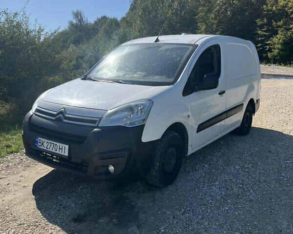 Белый Ситроен Берлинго, объемом двигателя 1.56 л и пробегом 413 тыс. км за 6000 $, фото 1 на Automoto.ua