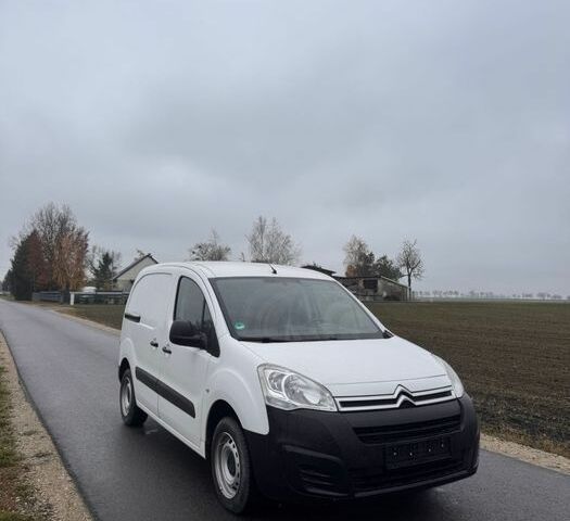 Белый Ситроен Берлинго, объемом двигателя 1.6 л и пробегом 180 тыс. км за 2750 $, фото 1 на Automoto.ua