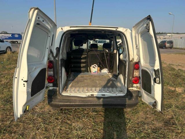 Белый Ситроен Берлинго, объемом двигателя 1.6 л и пробегом 223 тыс. км за 8200 $, фото 1 на Automoto.ua