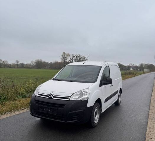 Белый Ситроен Берлинго, объемом двигателя 1.6 л и пробегом 187 тыс. км за 2750 $, фото 1 на Automoto.ua