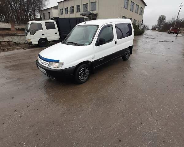 Белый Ситроен Берлинго, объемом двигателя 1.87 л и пробегом 300 тыс. км за 2550 $, фото 1 на Automoto.ua