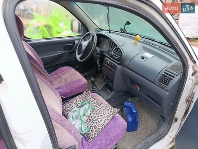 Белый Ситроен Берлинго, объемом двигателя 1.9 л и пробегом 450 тыс. км за 600 $, фото 1 на Automoto.ua