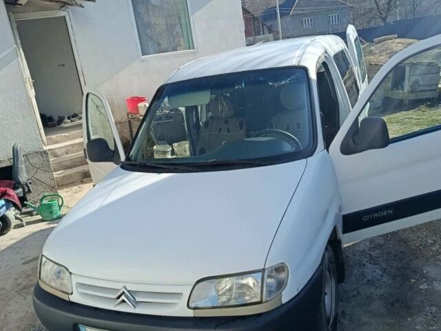 Белый Ситроен Берлинго, объемом двигателя 2 л и пробегом 350 тыс. км за 1600 $, фото 1 на Automoto.ua