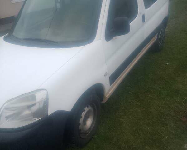 Белый Ситроен Берлинго, объемом двигателя 2 л и пробегом 220 тыс. км за 2950 $, фото 1 на Automoto.ua