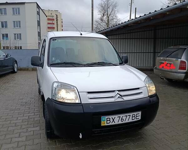Белый Ситроен Берлинго, объемом двигателя 2 л и пробегом 176 тыс. км за 3999 $, фото 1 на Automoto.ua