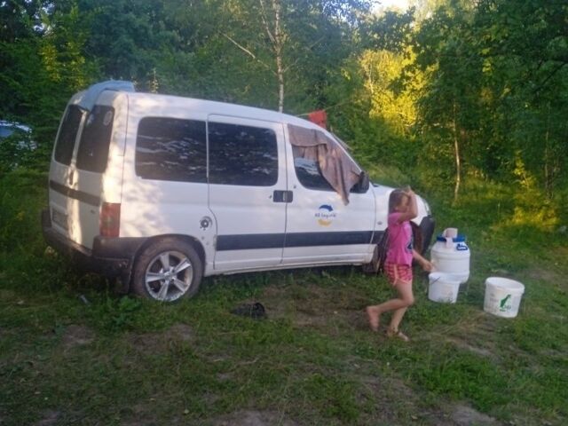 Сітроен Берлінго 2004 у Краматорске на Automoto.ua Білий Сітроен Берлінго, об'ємом двигуна 2 л та пробігом 372 тис. км за 3500 $, фото 1 на Automoto.ua