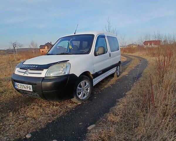 Белый Ситроен Берлинго, объемом двигателя 1.56 л и пробегом 300 тыс. км за 2850 $, фото 1 на Automoto.ua