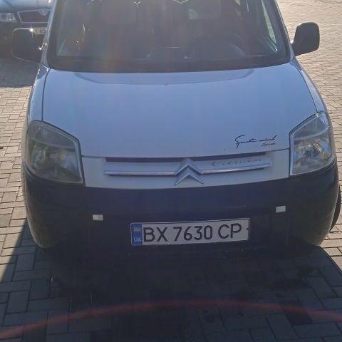 Белый Ситроен Берлинго, объемом двигателя 1.6 л и пробегом 200 тыс. км за 4300 $, фото 1 на Automoto.ua