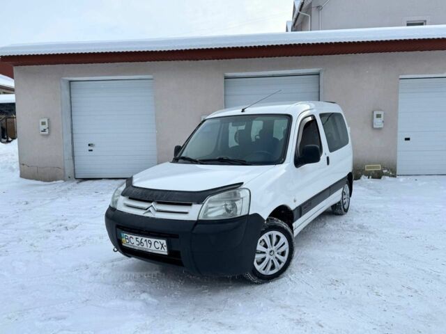 Белый Ситроен Берлинго, объемом двигателя 1.6 л и пробегом 300 тыс. км за 3900 $, фото 1 на Automoto.ua