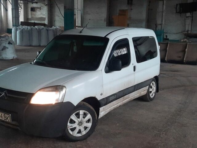 Белый Ситроен Берлинго, объемом двигателя 1.6 л и пробегом 280 тыс. км за 2800 $, фото 1 на Automoto.ua