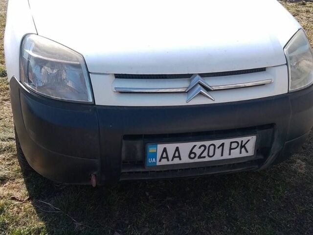 Белый Ситроен Берлинго, объемом двигателя 1.6 л и пробегом 340 тыс. км за 2950 $, фото 1 на Automoto.ua