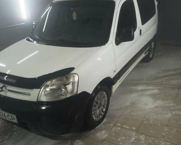 Белый Ситроен Берлинго, объемом двигателя 1.6 л и пробегом 258 тыс. км за 4100 $, фото 1 на Automoto.ua
