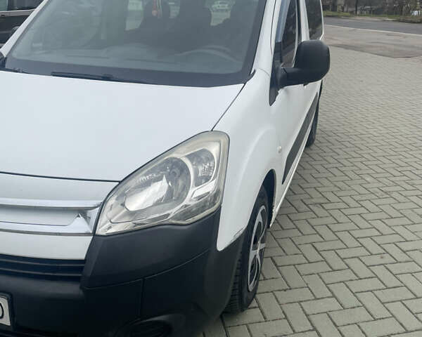 Белый Ситроен Берлинго, объемом двигателя 1.6 л и пробегом 305 тыс. км за 5800 $, фото 1 на Automoto.ua