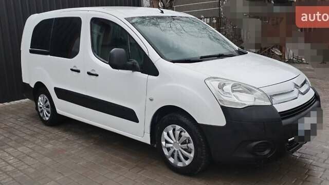 Белый Ситроен Берлинго, объемом двигателя 1.56 л и пробегом 260 тыс. км за 7500 $, фото 1 на Automoto.ua