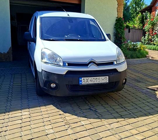 Белый Ситроен Берлинго, объемом двигателя 1.6 л и пробегом 305 тыс. км за 4500 $, фото 1 на Automoto.ua