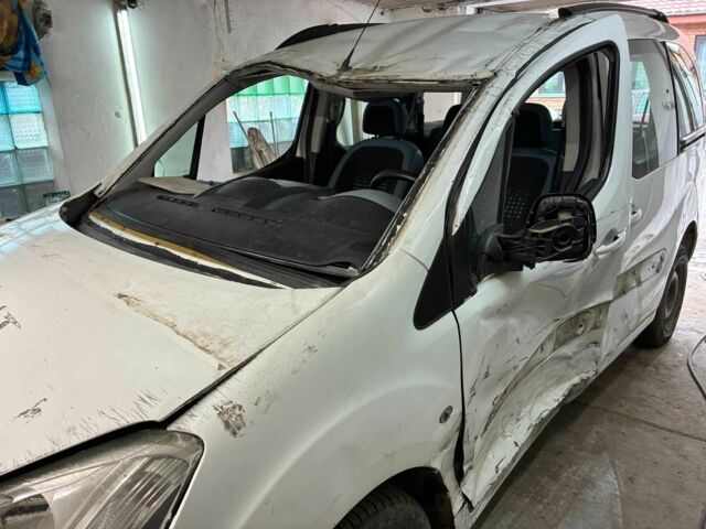 Белый Ситроен Берлинго, объемом двигателя 1.6 л и пробегом 303 тыс. км за 3200 $, фото 1 на Automoto.ua