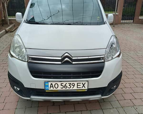 Ситроен Берлинго 2015 в Хусте на Automoto.ua Белый Ситроен Берлинго, объемом двигателя 1.56 л и пробегом 240 тыс. км за 9200 $, фото 1 на Automoto.ua