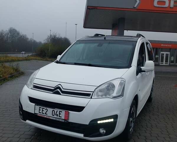 Белый Ситроен Берлинго, объемом двигателя 1.6 л и пробегом 244 тыс. км за 9700 $, фото 1 на Automoto.ua