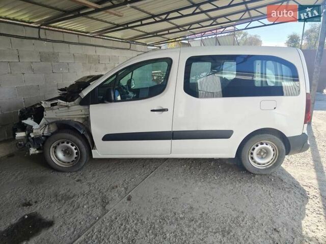 Белый Ситроен Берлинго, объемом двигателя 1.6 л и пробегом 86 тыс. км за 6350 $, фото 1 на Automoto.ua