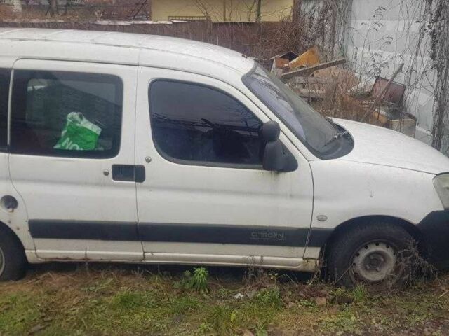 Белый Ситроен Берлинго, объемом двигателя 1.9 л и пробегом 500 тыс. км за 2012 $, фото 1 на Automoto.ua