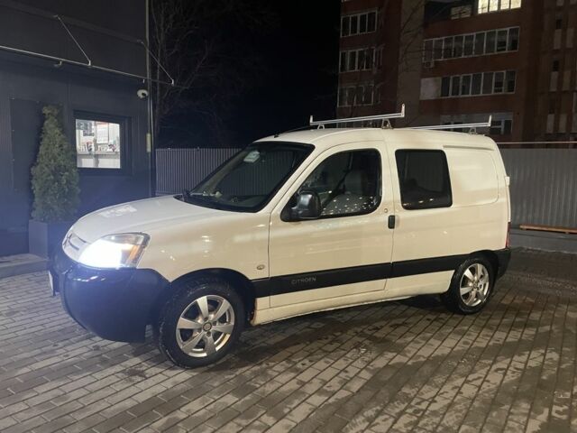Белый Ситроен Берлинго, объемом двигателя 2 л и пробегом 369 тыс. км за 3600 $, фото 1 на Automoto.ua