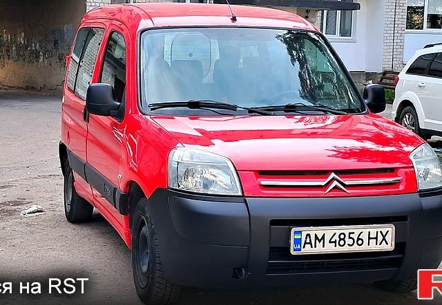 Червоний Сітроен Берлінго, об'ємом двигуна 1.6 л та пробігом 250 тис. км за 3400 $, фото 1 на Automoto.ua