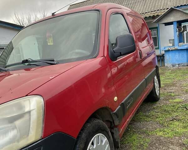 Красный Ситроен Берлинго, объемом двигателя 1.6 л и пробегом 217 тыс. км за 2300 $, фото 1 на Automoto.ua