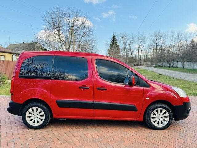 Красный Ситроен Берлинго, объемом двигателя 1.6 л и пробегом 87 тыс. км за 8300 $, фото 1 на Automoto.ua