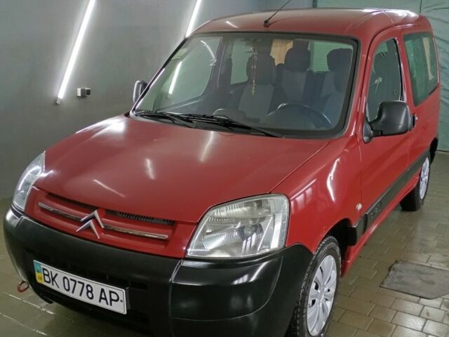 Красный Ситроен Берлинго, объемом двигателя 1.4 л и пробегом 144 тыс. км за 3500 $, фото 1 на Automoto.ua