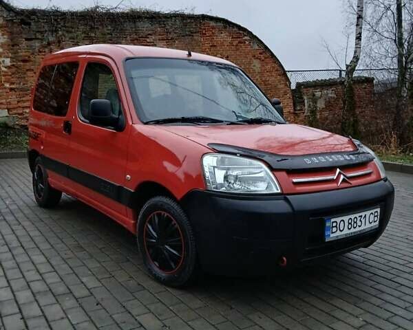 Красный Ситроен Берлинго, объемом двигателя 1.6 л и пробегом 359 тыс. км за 3850 $, фото 1 на Automoto.ua