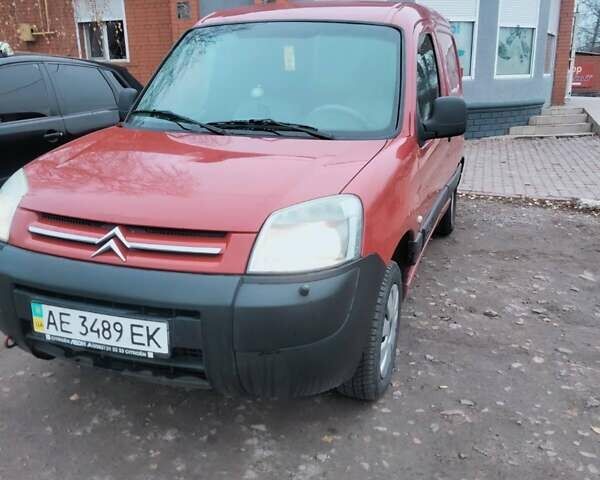Красный Ситроен Берлинго, объемом двигателя 1.4 л и пробегом 202 тыс. км за 2500 $, фото 1 на Automoto.ua