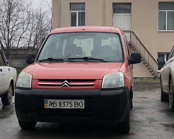 Красный Ситроен Берлинго, объемом двигателя 1.6 л и пробегом 447 тыс. км за 3500 $, фото 1 на Automoto.ua
